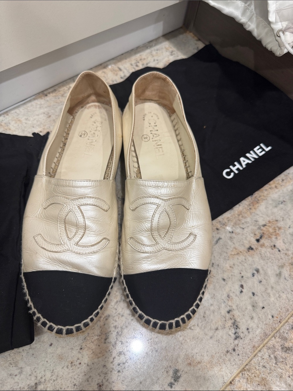 CHANEL Two-Tone Leather Espadrille Flats - Cream and Black